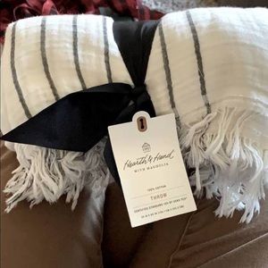 NWT Hearth & Hand with Magnolia 100% cotton Throw